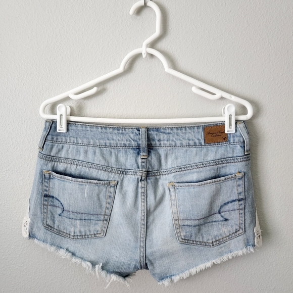 American Eagle Short Denim Shorts With Crochet Side Inserts, Size 4 - Picture 14 of 15